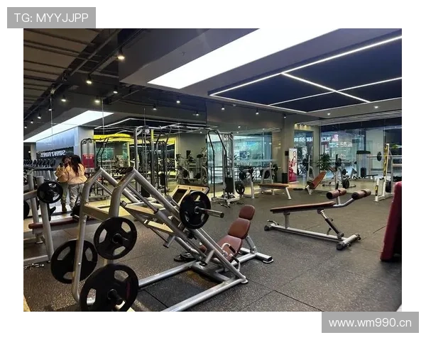 冯彦哲这自律程度，凌晨四点健身房打卡是日常？